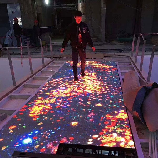 P5室內(nèi)高清LED地磚屏