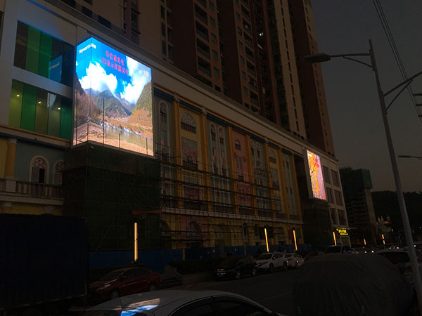 東莞嘉輝商場(chǎng)P6直角戶外LED顯示屏